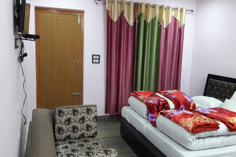 hotel yamunotri cottages